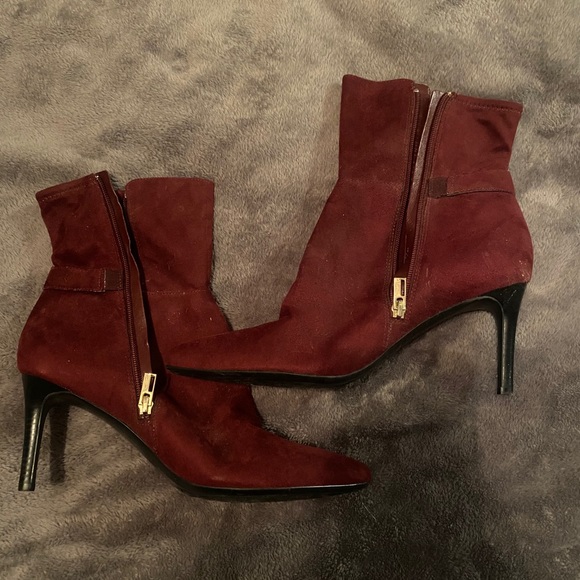 REDUCED$$$Maroon/burgundy Suede Calvin Klein Booties👢👢 - Picture 2 of 3